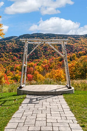 A wedding overlooking slopeside foliage at the Jordan Bowl